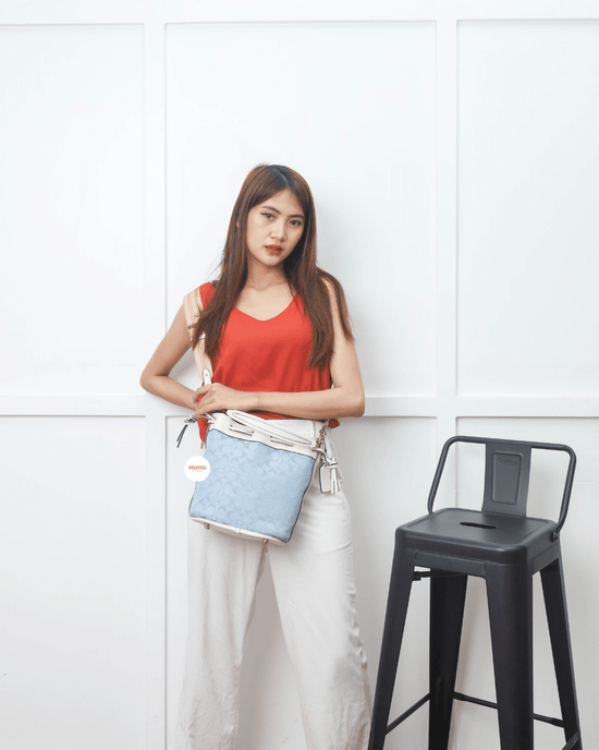 Field Bucket Bag In Signature Chambray Light Washed Denim Chalk